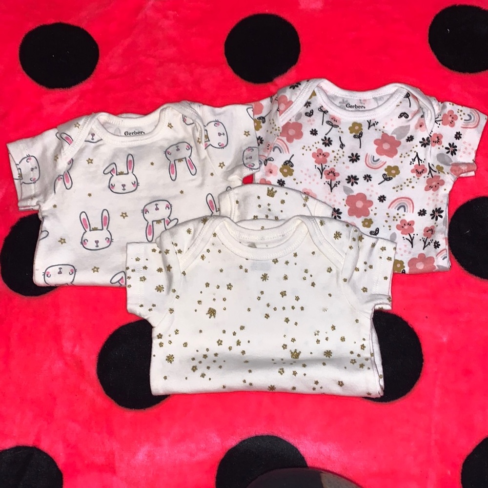 GERBER LOT ONSIE 0-3 months